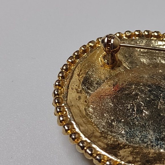 Gold Tone And Black Oval Brooch - Picture 13 of 16